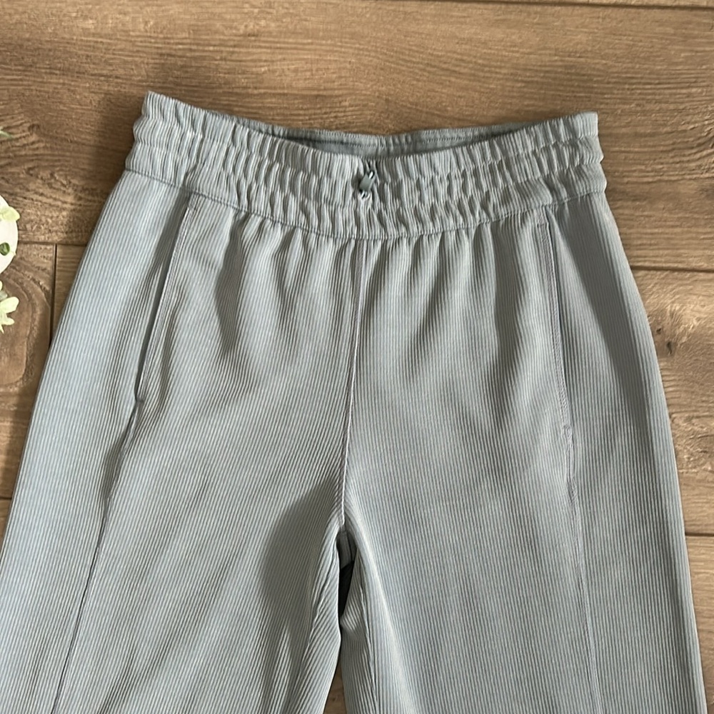 Lululemon Ribbed Softstreme Mid-Rise Pants Size 6 - Picture 2 of 8